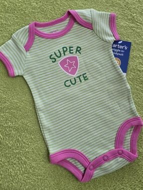 NWT  6-9M Baby GIRLS BODYSUIT ONESIE - PINK + GREEN STRIPED - SUPER CUTE (Q4)